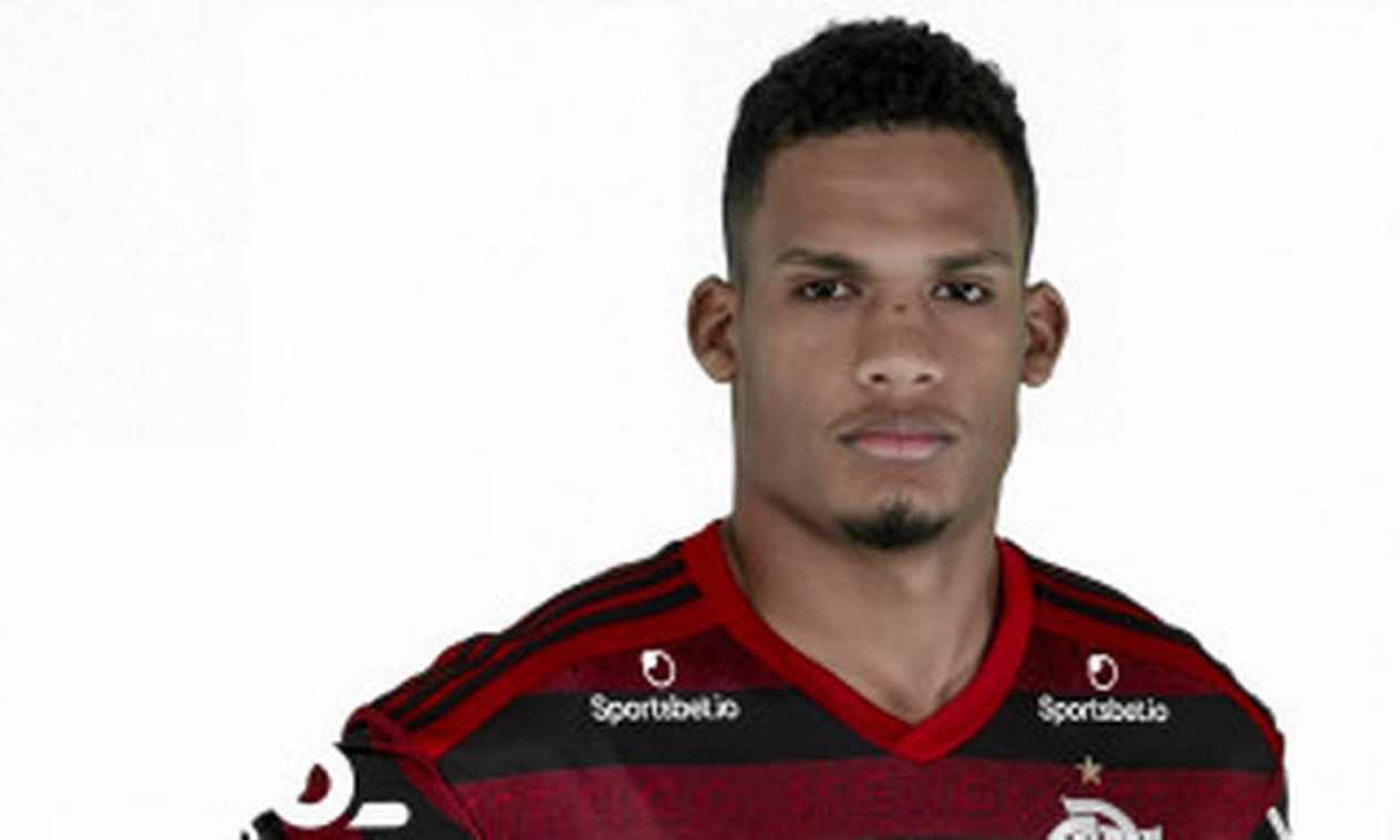 No início da temporada de 2020, Rafael Santos (revelado pelo Flamengo) foi emprestado ao APOEL. Ele tem contrato com o clube do Chipre até maio de 2022 Foto: Divulgação