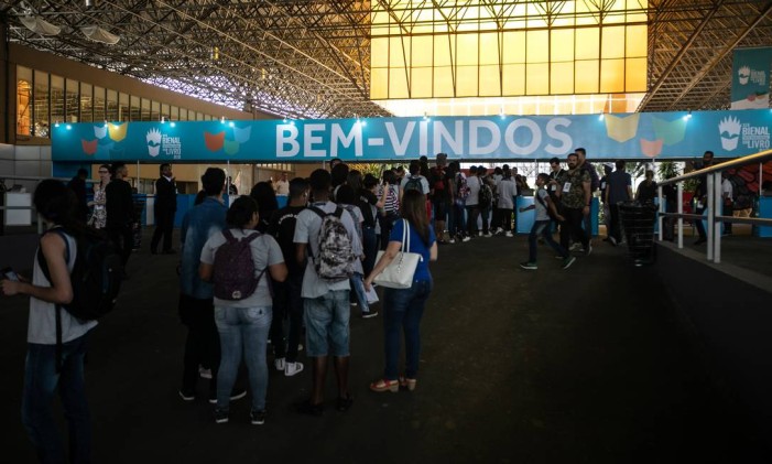 Este ano, devido à pandemia de coronavírus, o público só poderá entrar na Bienal usando máscara Foto: Brenno Carvalho/30-8-2019