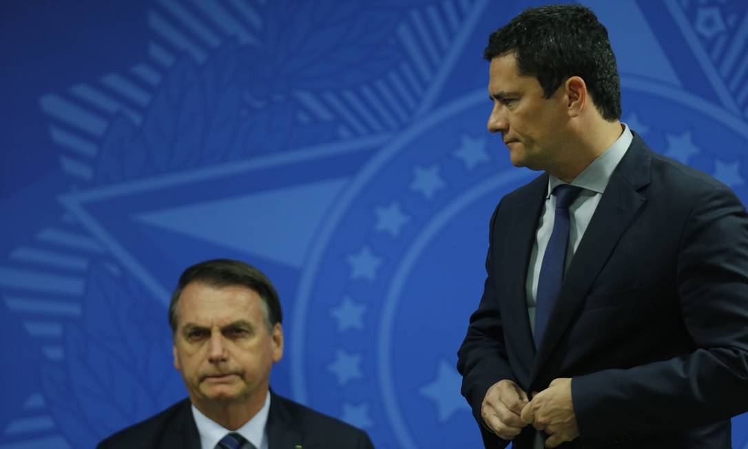 Presidente Jair Bolsonaro acompanhado do então ministro da Justiça, Sérgio Moro Foto: Jorge William / Agência O Globo