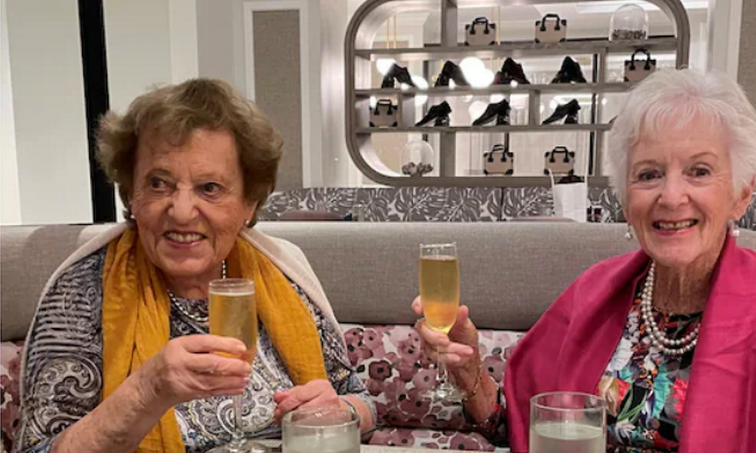 Betty Grebenschikoff (Direita) e Ana Maria Wahrenberg foram amigas na infância e se reencontraram após 82 anos Foto: Cortesia/ Betty Grebenschikoff/ The Washington Post