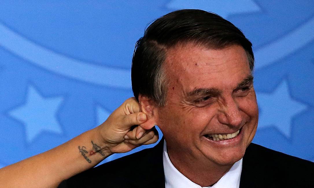 Bolsonaro puxa a orelha dos filhos: 'A campanha acabou