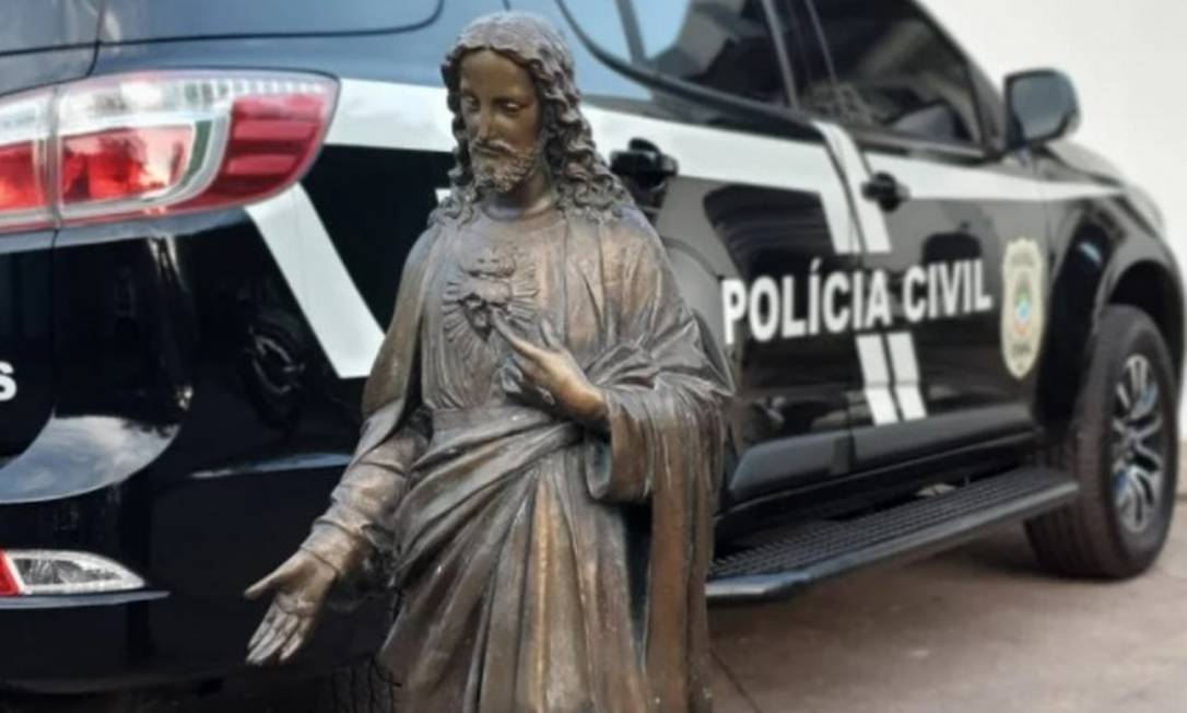 Estátua de bronze foi furtada em 2015 e estava sendo oferecida em grupo de venda nas redes sociais Foto: Divulgação PC
