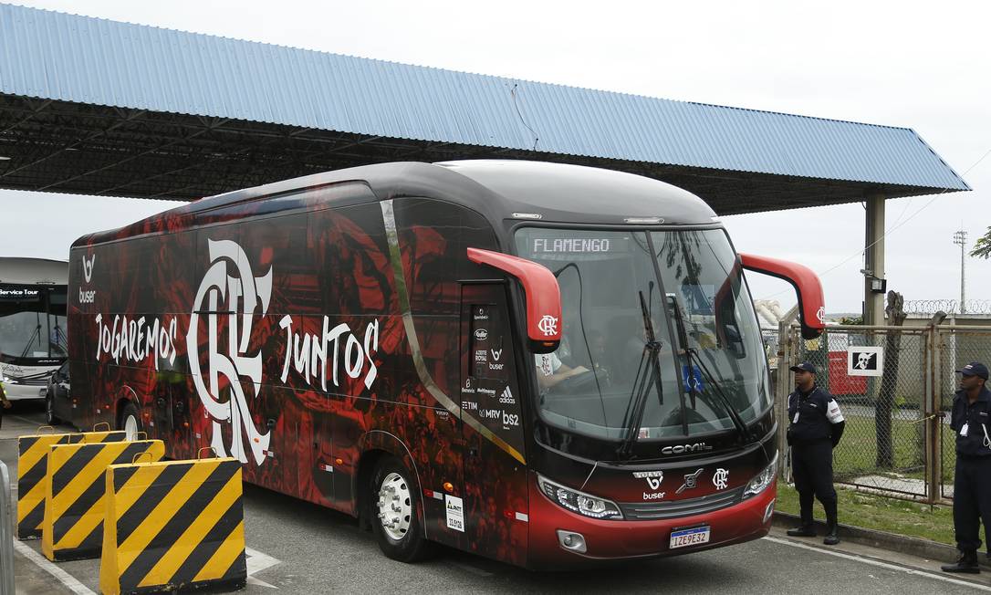 Ônibus do Flamengo deixa o Aeroporto do Galeão, em 2019 Foto: Gabriel de Paiva / Gabriel de