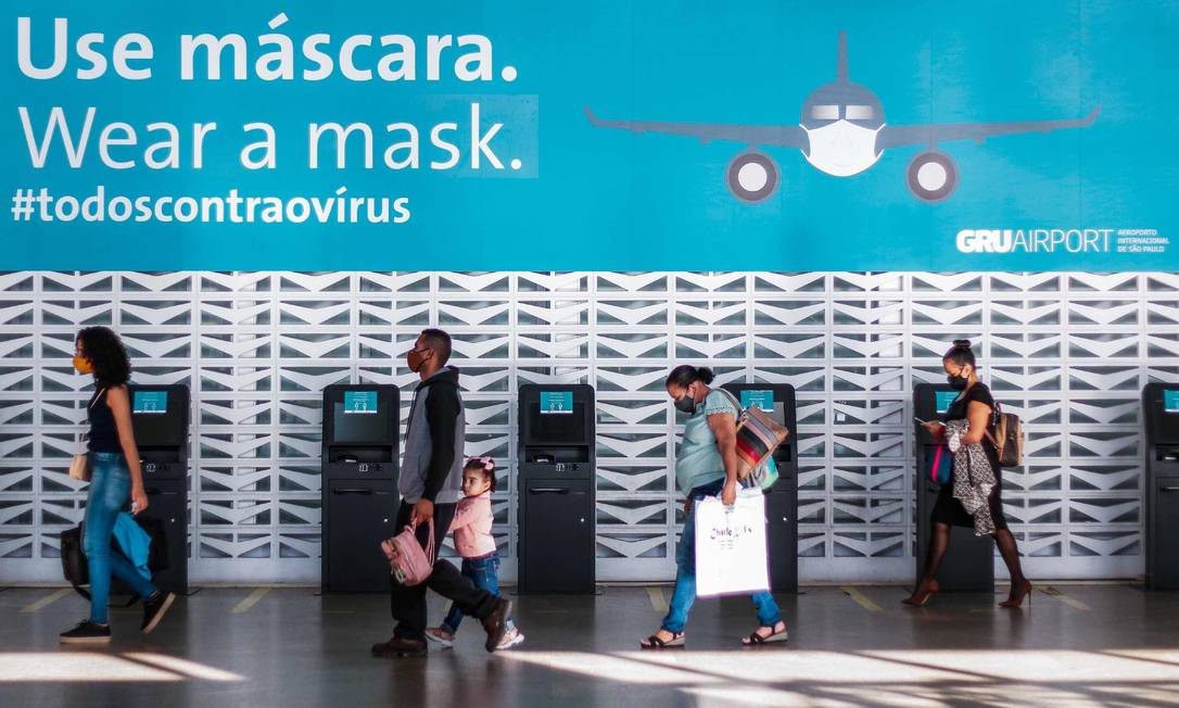 Passageiros no Aeroporto Internacional de Guarulhos, que deve receber voos de Etiópia e Angola nos próximos dias Foto: Fepesil/TheNews2 (25/05/2021)