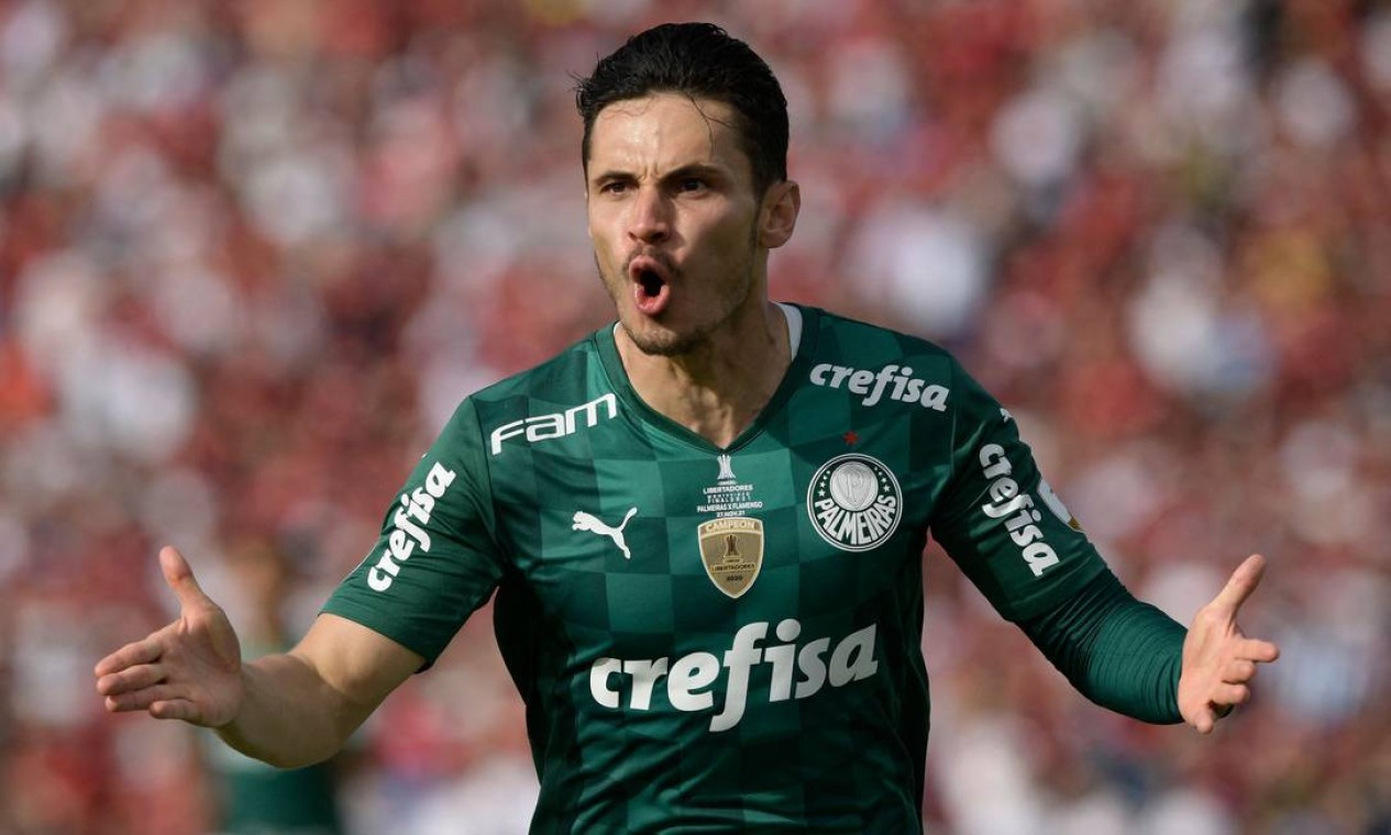 Raphael Veiga, do Palmeiras, comemora após abrir o placar da partida Foto: JUAN MABROMATA / AFP