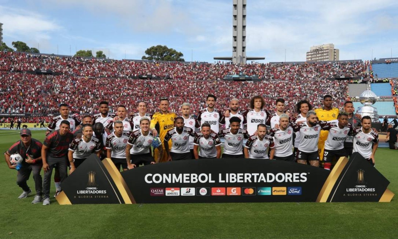 Jogadores do Flamengo posam para foto da final Foto: AGUSTIN MARCARIAN / REUTERS