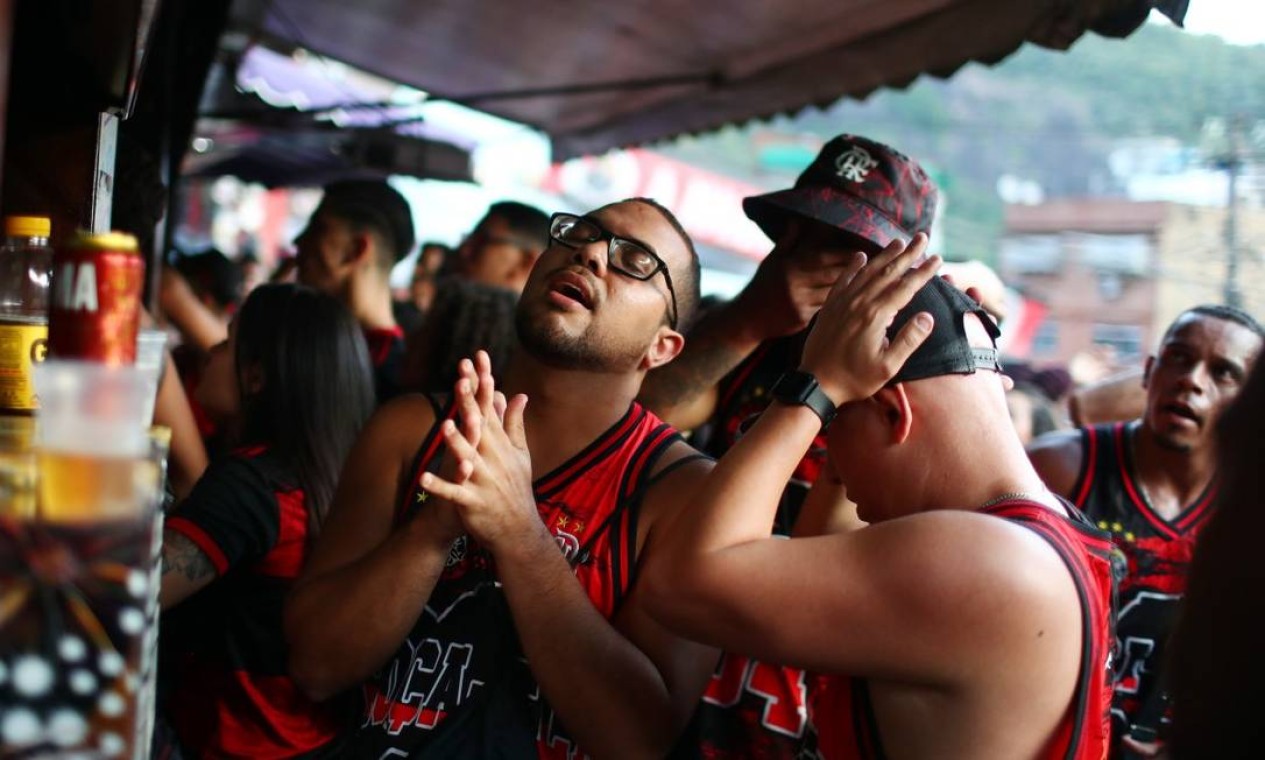 Primeiro tempo sofrido para o Flamengo levou torcedores ao desespero Foto: PILAR OLIVARES / REUTERS