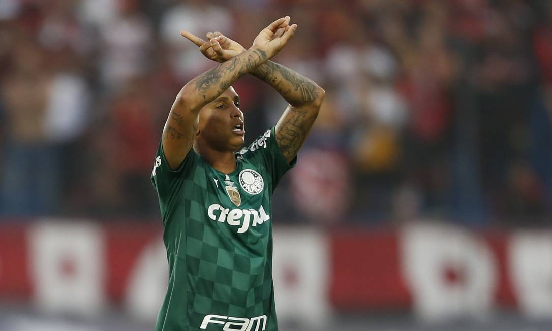 Deyverson comemora o gol que deu o título da Libertadores sobre o Palmeiras Foto: MARIANA GREIF / REUTERS