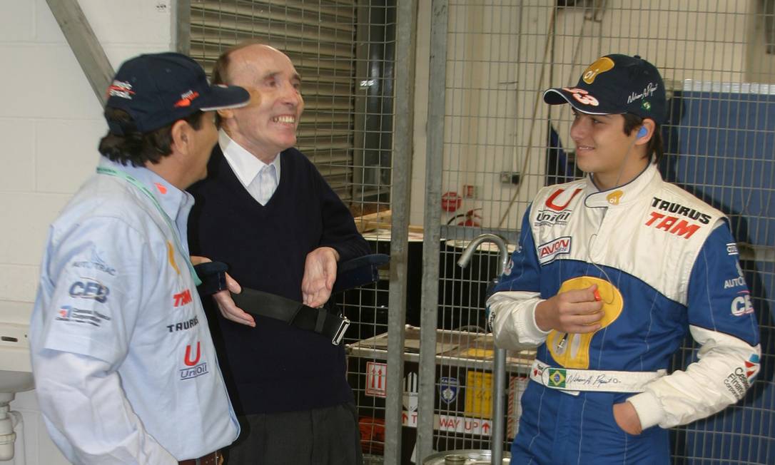 Nelson Piquet, Frank Williams e Nelsinho Piquet, em 2003 Foto: Arquivo