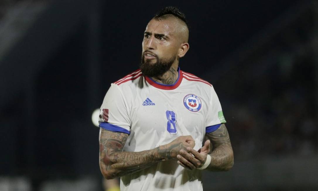 Vidal e a seleção chilena terminaram em sétimo nas Eliminatórias Foto: CESAR OLMEDO / REUTERS