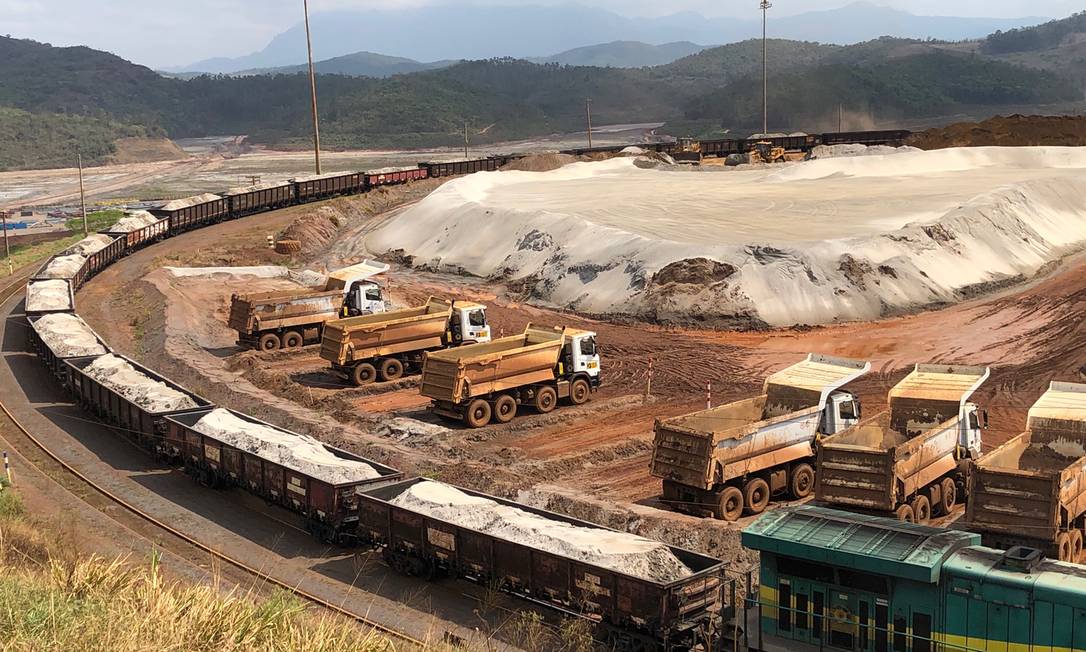 O pátio de estocagem na mina de Brucutu (MG), onde a Vale iniciou a produção de areia para uso na construção civil Foto: Divulgação
