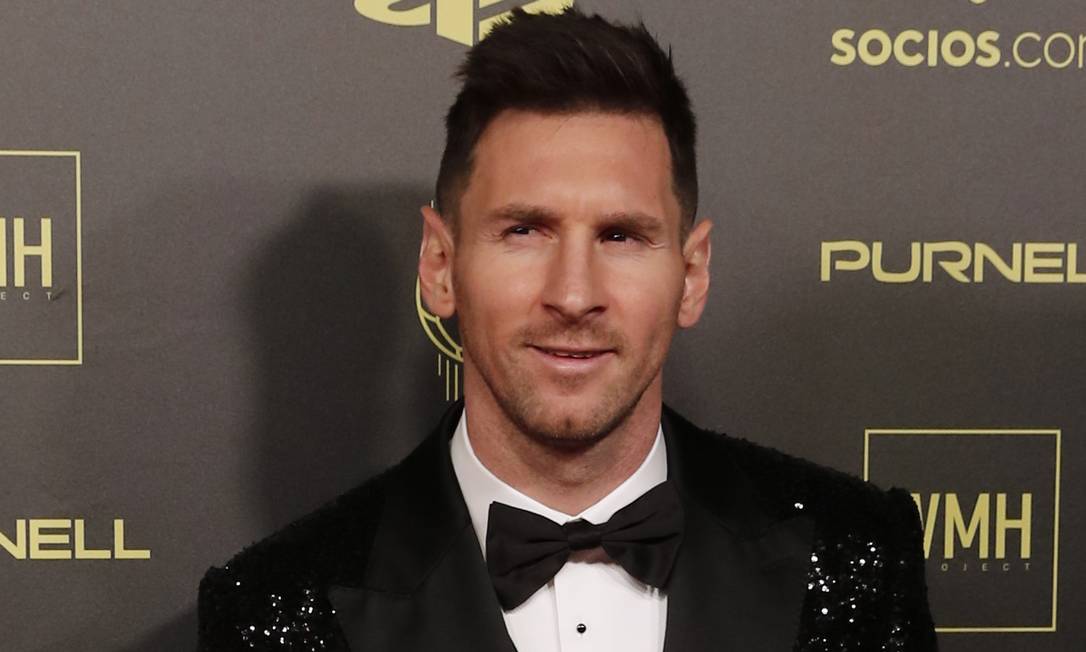 Messi leva a Bola de Ouro Foto: BENOIT TESSIER / REUTERS