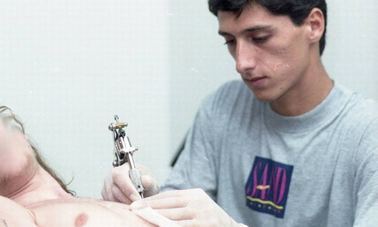 Nos anos 1990, Ronnie Lessa ficou conhecido como tatuador no Méier, bairro da Zona Norte do Rio de Janeiro Foto: Arquivo O Globo