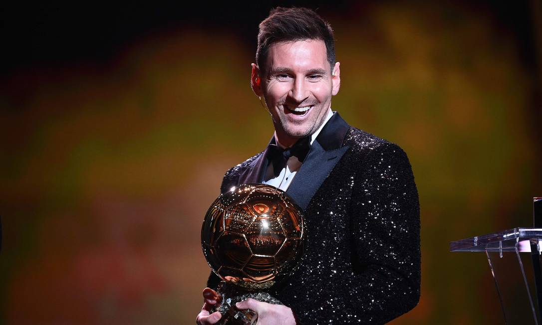 Messi recebeu a sétima Bola de Ouro da carreira Foto: FRANCK FIFE / AFP