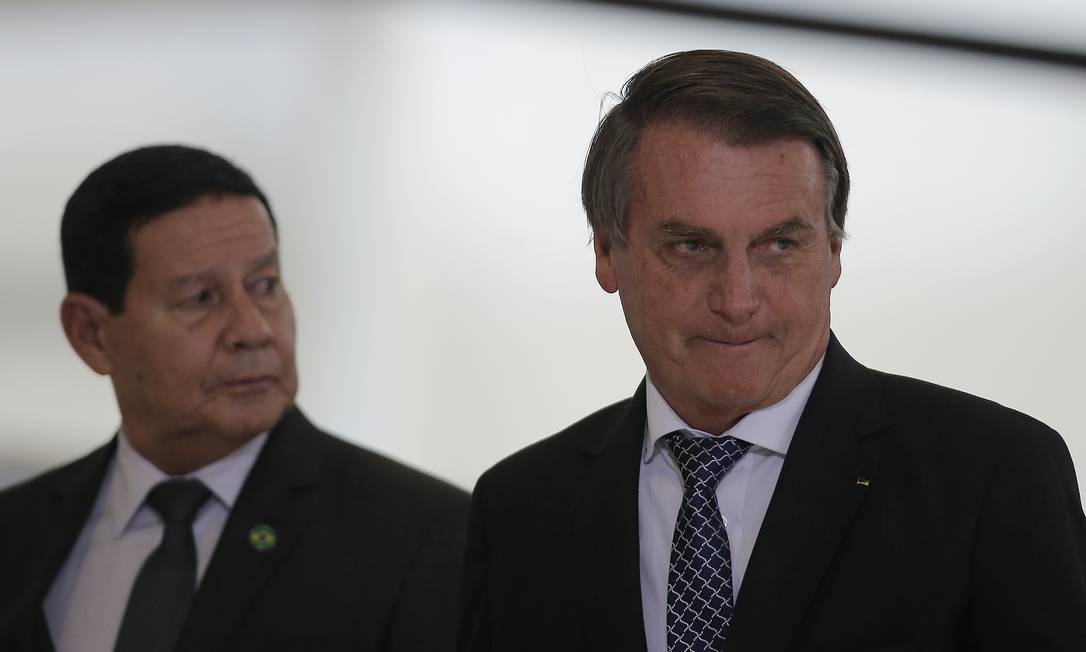 O vice-presidente Hamilton Mourão e o presidente Jair Bolsonaro participam de evento no Palácio do Planalto Foto: Cristiano Mariz/Agência O Globo/10-11-2021
