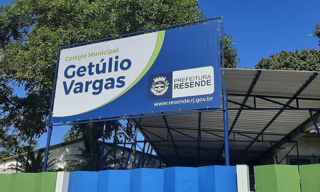 Fachada da Escola Municipal Getúlio Vargas, em Resende, que recebeu denúncia encaminhada direto do governo federal Foto: Foto de leitor