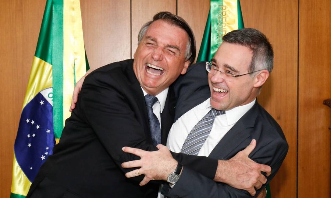 Bolsonaro recebe André Mendonça no Planalto Foto: Divulgação