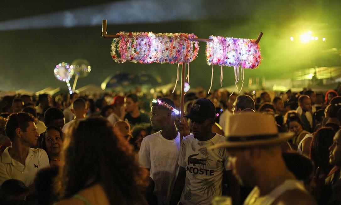 Tradicional réveillon no Rio reúne multidão em Copacabana Foto: Gabriel Monteiro/31.12.2019 / Agência O Globo
