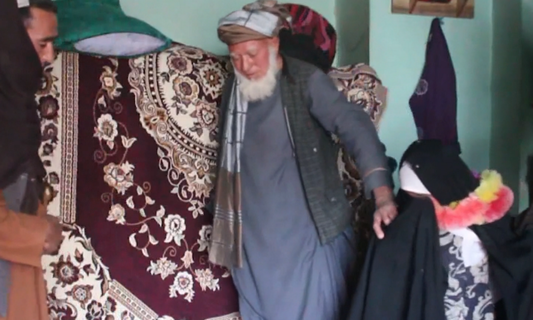 Parwana Malik foi resgatada após ser vendida para se casar com homem de 55 no Afeganistão Foto: Reprodução/CNN