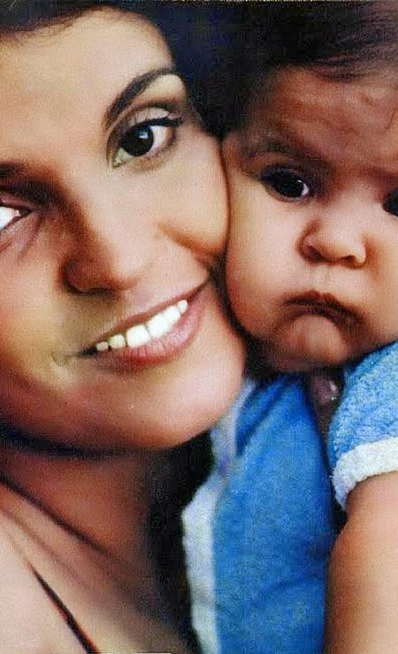 Leila Diniz com Janaina, que tinha sete meses quando a mãe morreu Foto: Reprodução