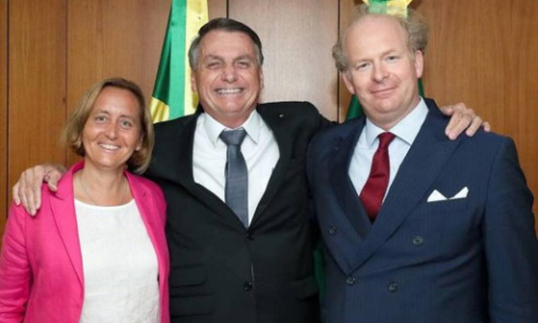 Bolsonaro recebe o casal Von Storch: a deputada alemã Beatrix é investigada por declarações xenófobas Foto: Divulgação