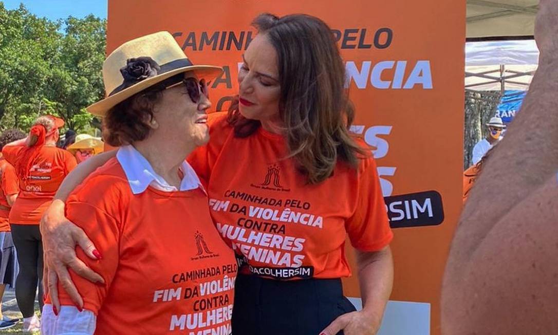 Luiza posa ao lado da mãe no Aterro do Flamengo Foto: Reprodução/Instagram
