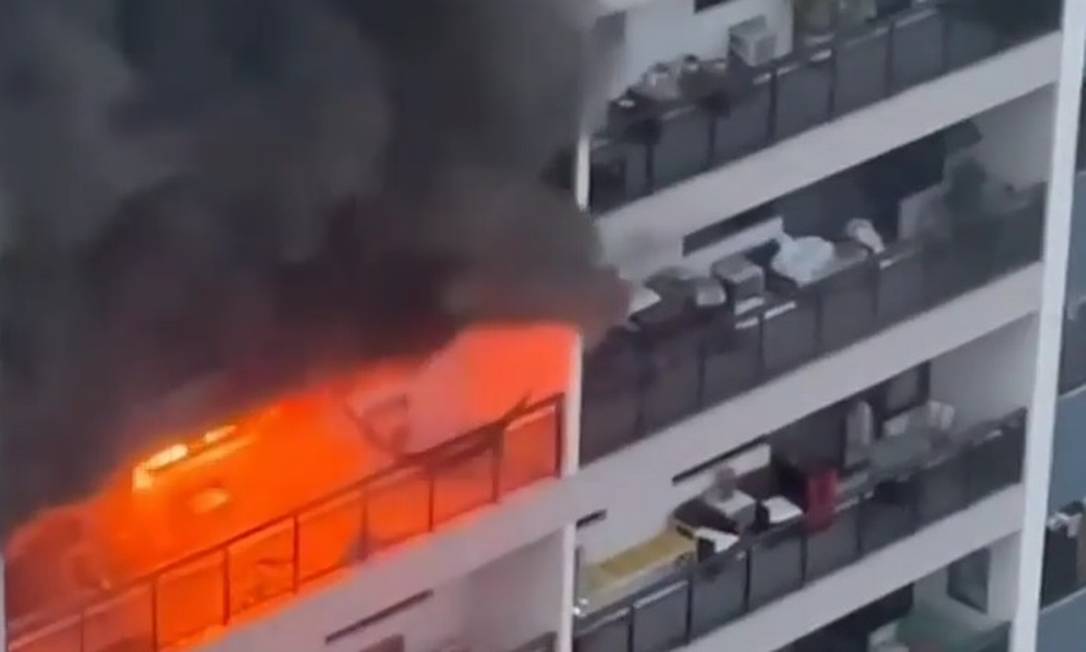 Incêndio atinge apartamento na Barra da Tijuca Foto: Reprodução/Internet