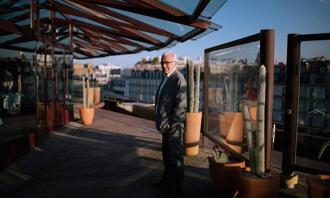 El chef francés de múltiples estrellas Alain Ducas posa en su nuevo proyecto de restaurante emergente ADMO en París Foto: Dmitry Kostykov / The New York Times