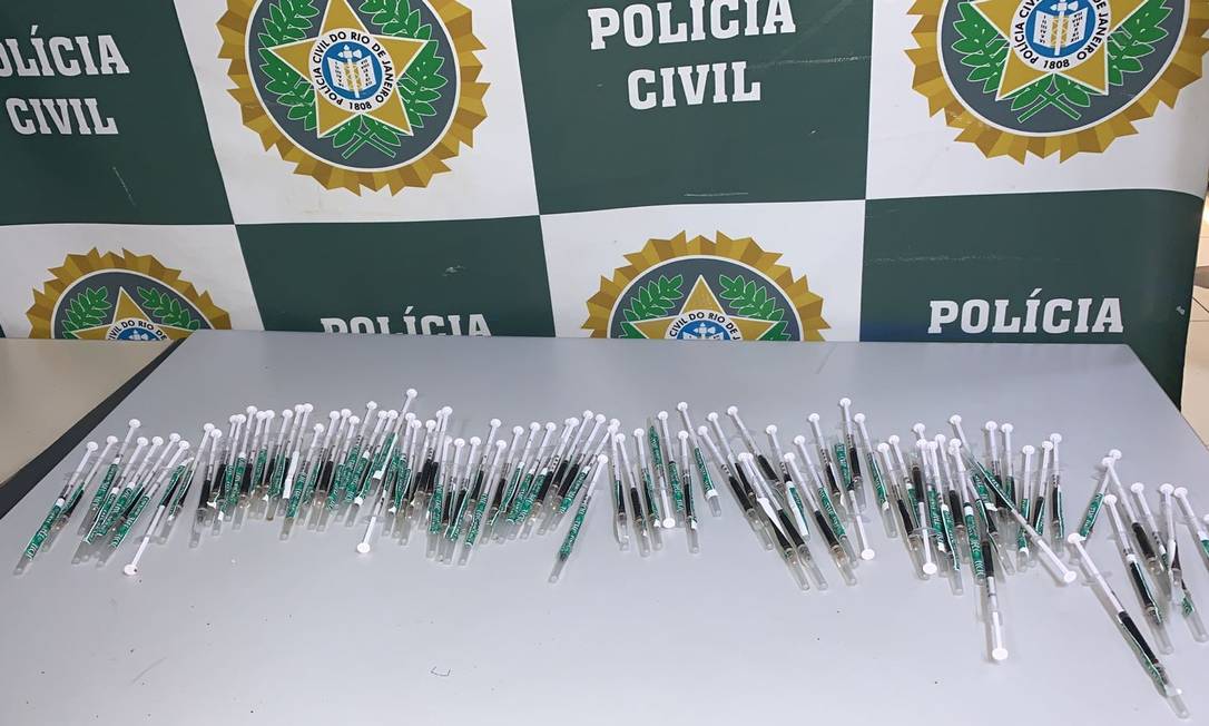 Seringas de 'maconha líquida' apreendidas pelos policiais Foto: Divulgação
