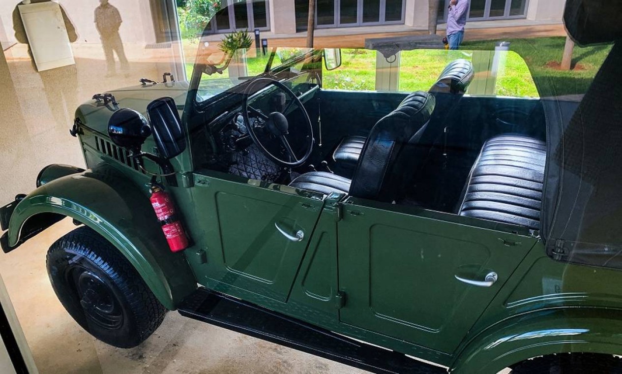 O modelo soviético GAZ-69 era o carro favorito de Fidel Castro para suas viagens dentro de Cuba, e está exposto no novo museu dedicado à história do ex-mandatário Foto: ADALBERTO ROQUE / AFP
