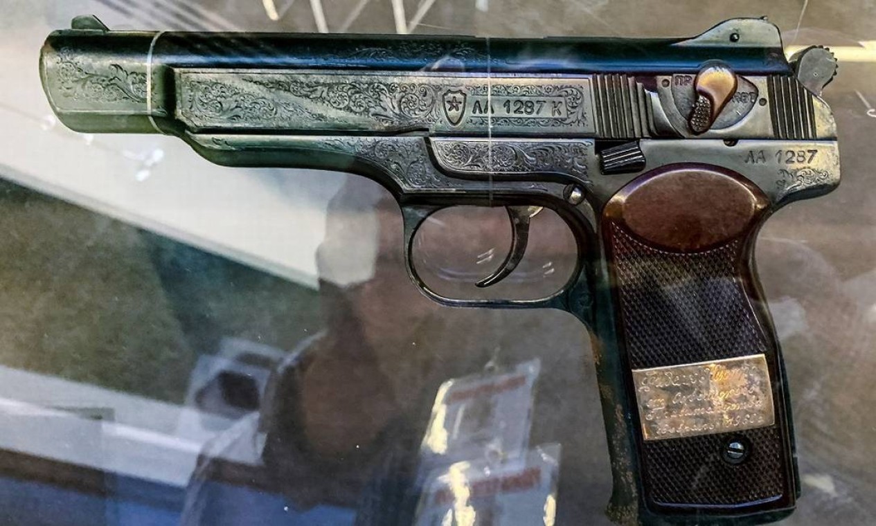 A pistola Stitcher que Fidel Castro ganhou de presente do governo da União Soviética, em 1960. A arma também está exposta no Centro Fidel Castro, em Havana Foto: ADALBERTO ROQUE / AFP