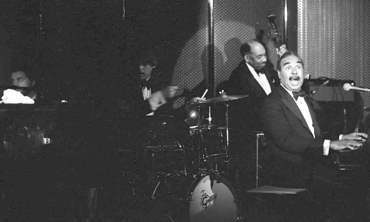 Show do cantor Bobby Short, em 1982, no Maksoud Plaza Hotel Foto: Olivio Lamas / Agência O Globo