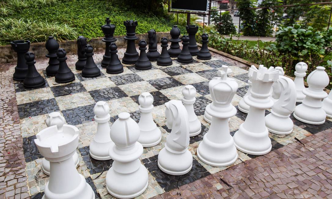 Jogo de xadrez no jardim da casa Stefan Zweig,em Petrópolis Foto: Bárbara Lopes