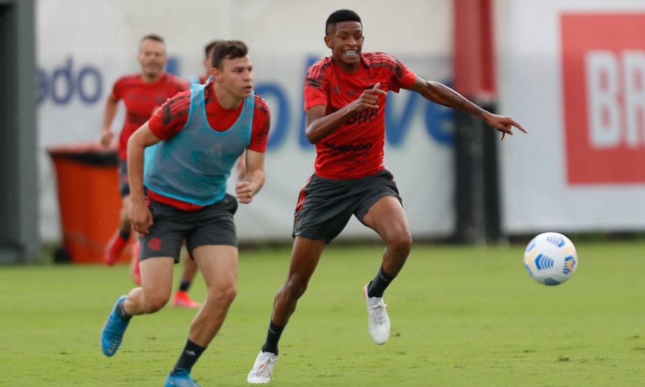 Conheça seis jovens que podem ganhar espaço no Flamengo em 2022 - Jornal O  Globo