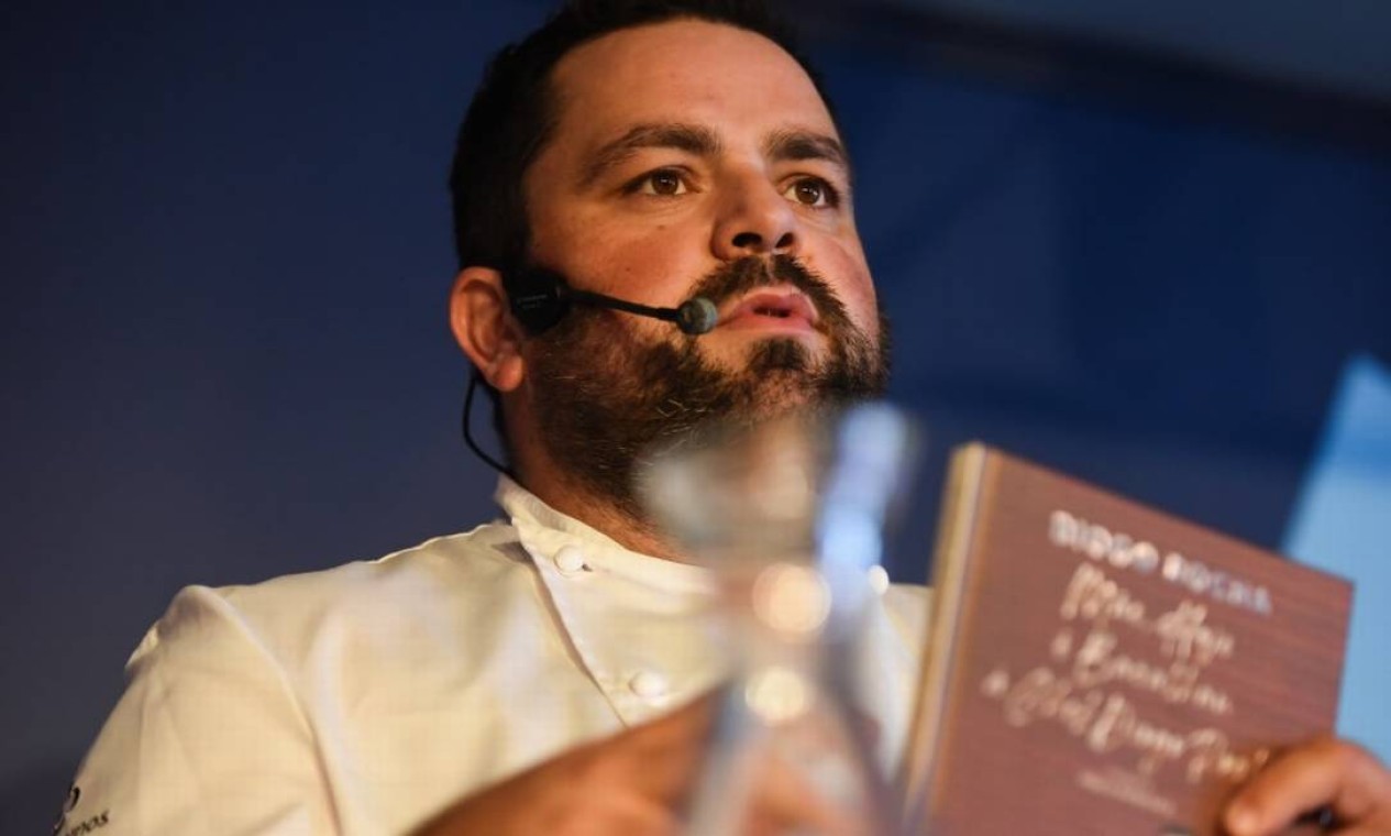 Uma estrela Michelin, o chef português Diogo Rocha compartilhou dicas para preparar bacalhau Foto: Alex Ferro / Agência O Globo
