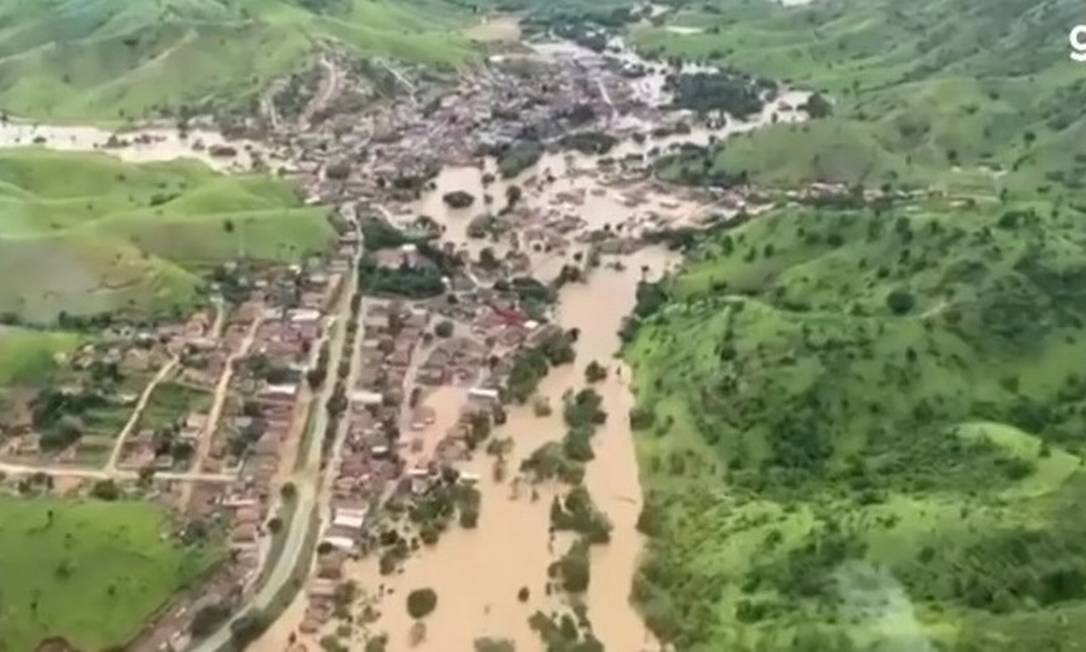 Cidade de Jucuruçu tomada por lama após fortes chuvas Foto: Reprodução/G1