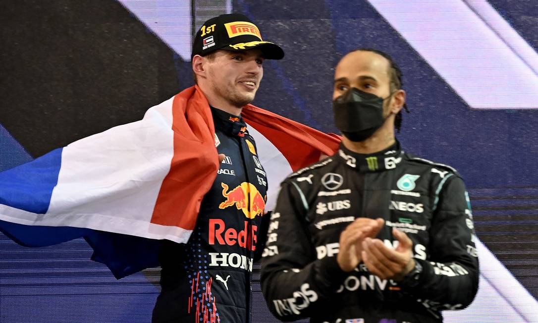 Max Verstappen e Lewis Hamilton decidiram o título da Fórmula 1 em Abu Dhabi Foto: ANDREJ ISAKOVIC / AFP
