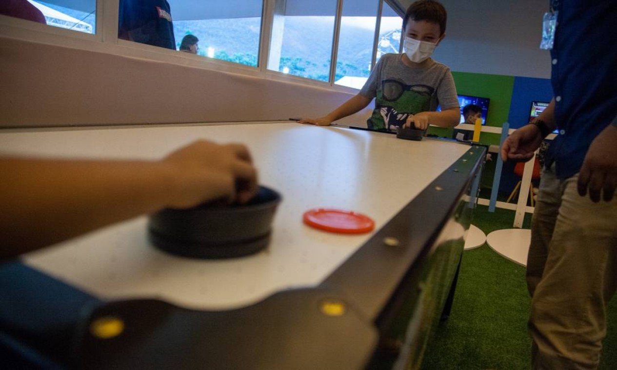 Espaço para crianças fez a alegria da garotada com jogos Foto: Bruno Kaiuca / Agência O Globo