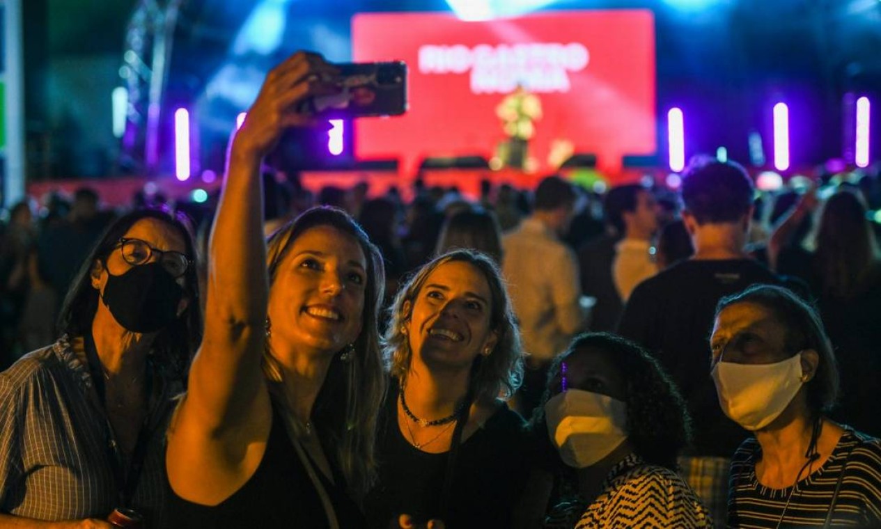 Momento que merce selfie: show de Geraldo Azevedo Foto: Alex Ferro / Agência O Globo