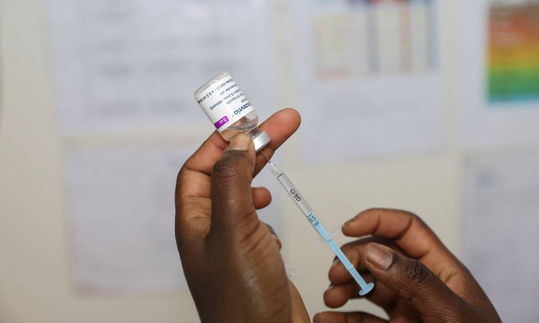 Pesquisadores alertam para a importância da vacinação de reforço Foto: BAZ RATNER / REUTERS