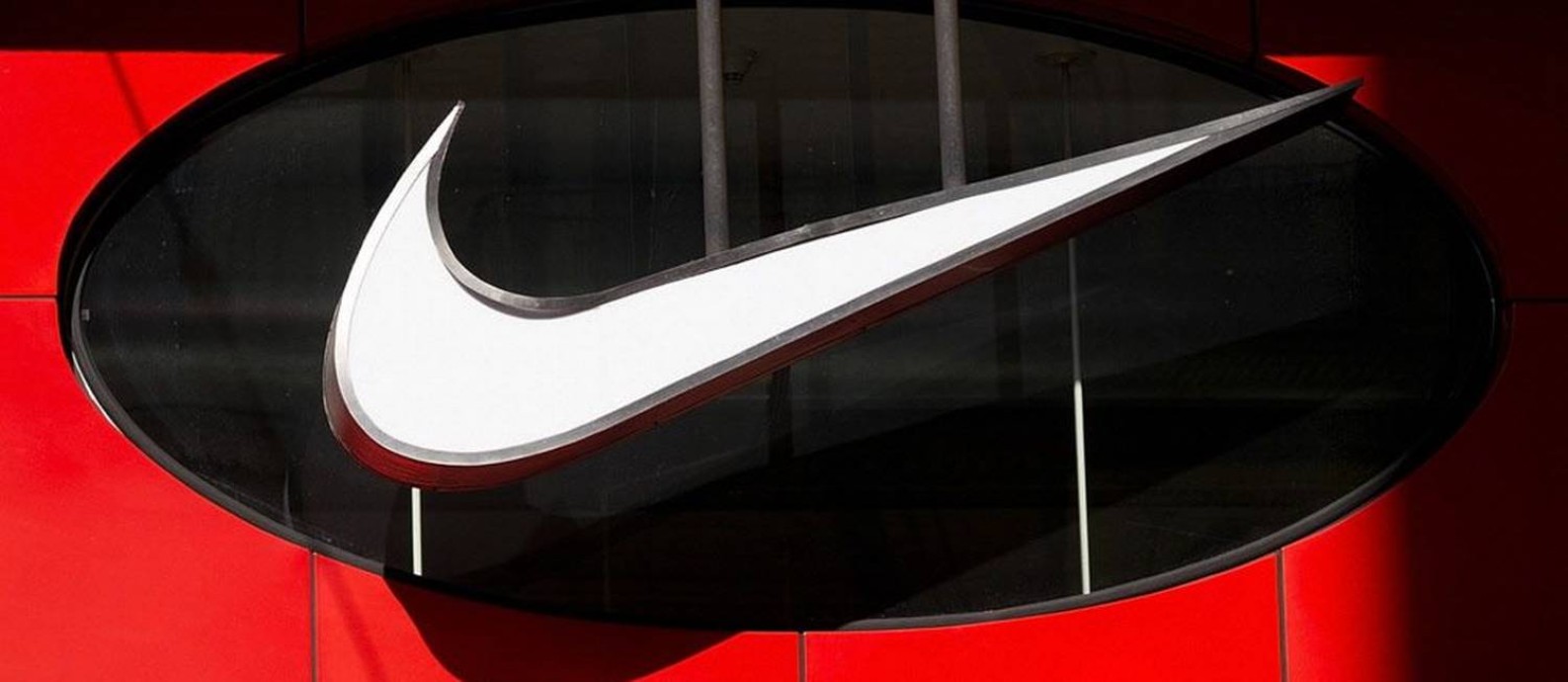 Logotipo da Nike em loja de São Francisco, na Califórnia Foto: David Paul Morris / Bloomberg