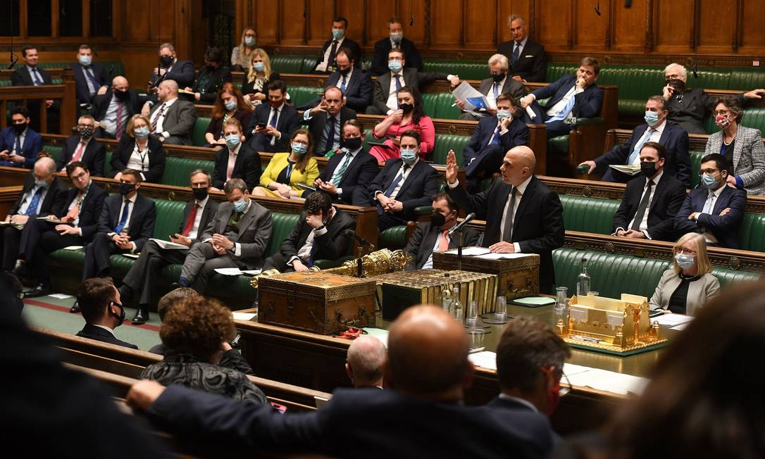 Sajid Javid, ministro da Saúde britânico, em debate antes do Parlamento aprovar novas medidas restritivas contra a Covid Foto: Jessica Taylor / Parlamento britânico / via AFP