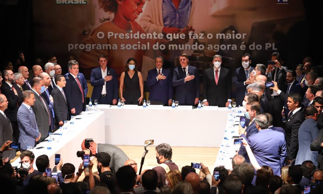 Bolsonaro, que se elegeu pregando distância do dito Centrão e contra o principal programa de transferência do país, o extinto Bolsa Família, se filia ao Partido Liberal (PL), sob slogan aluviso ao do PT Foto: Divulgação