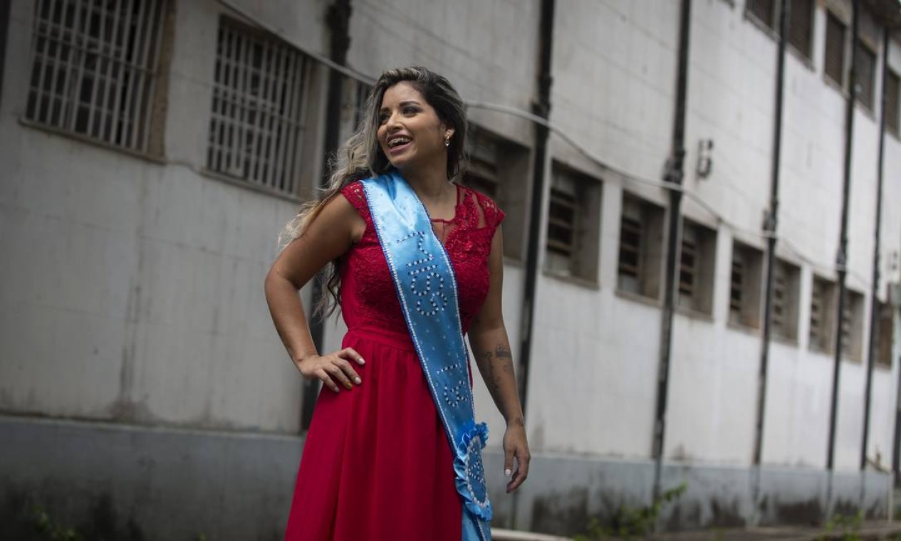 Talita Gomes Pereira, de 28 anos, foi a primeira colocada em um tradicional concurso de beleza realizado na penitenciária Talavera Bruce, em Gericinó, Zona Oeste do Rio Foto: Marcia Foletto / Agência O Globo