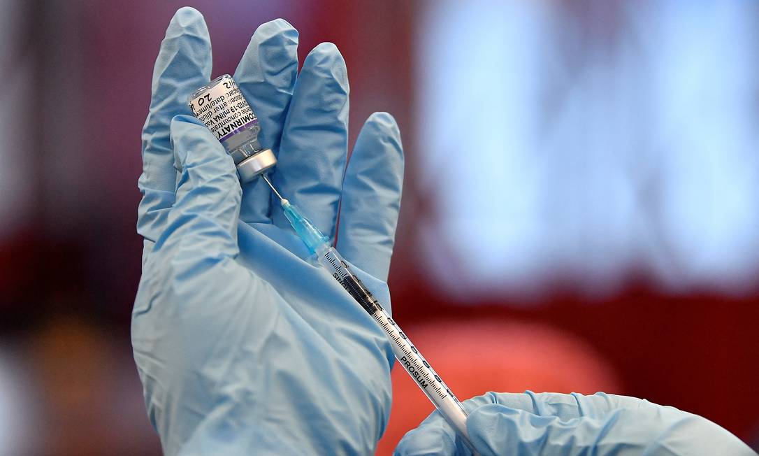 Vacina da Pfizer contra a Covid-19 Foto: Clodagh Kilcoyn / Reuters