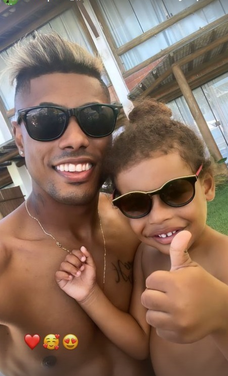Bruno Henrique aproveita férias para ir a Porto Seguro com a esposa e o filho Lorenzo Foto: Instagram / Bruno Henrique