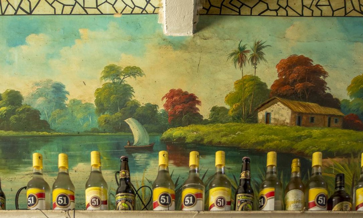 Vá lá na calçada': pintores são barrados em restaurante de Chapecó por  estarem sujos de tinta
