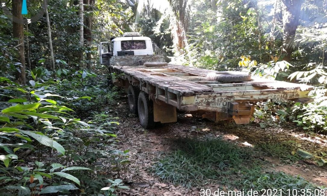 Caminhão que levaria toras de árvores é apreendido em operação contra o desmate na Reserva Guariba-Roosevelt Foto: Divulgação