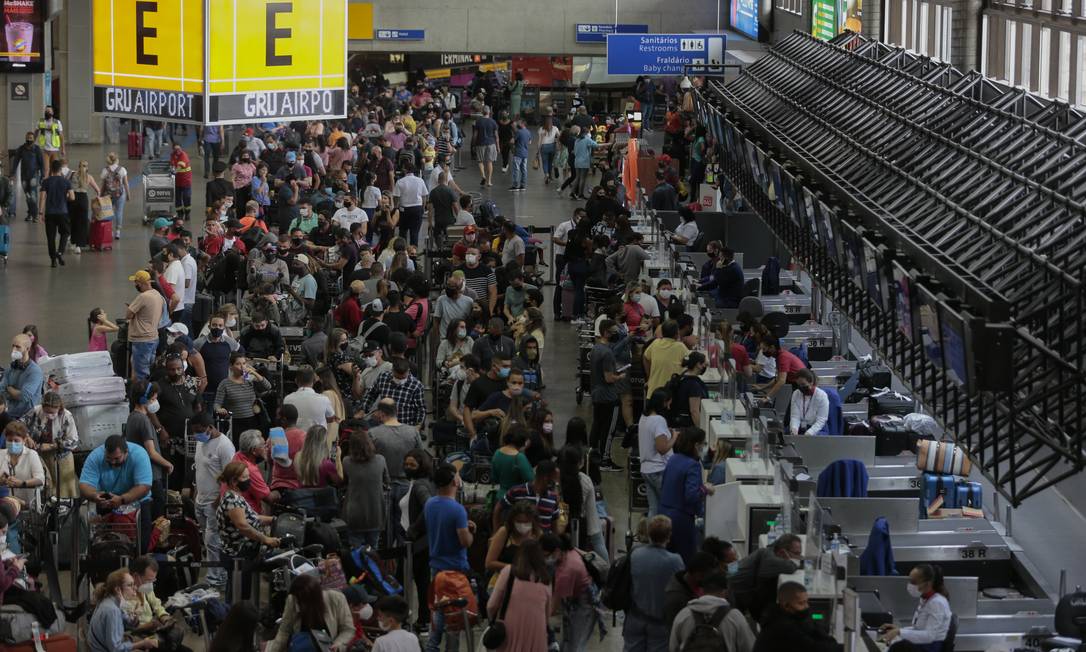 Empresa de transporte aéreo Itapemirim deixa de operar e passageiros ficam sem apoio. Na foto, aeroporto de Guarulhos Foto: Edilson Dantas / Agência O Globo