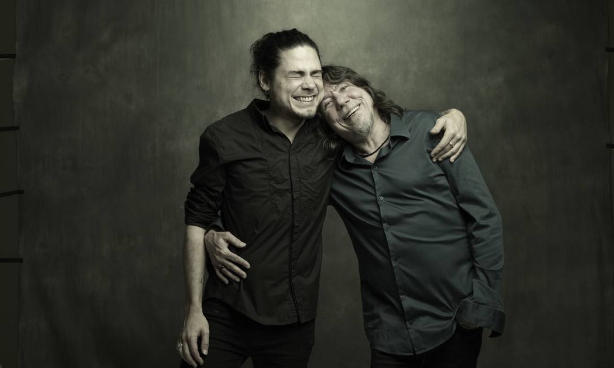 Lenine e seu filho, Bruno Giorgi, trazem nova turnê ao Recife